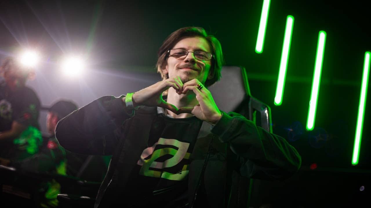 Justin "iGotUrPistola" Deese makes a heart with his hands for the camera at HCS Raleigh