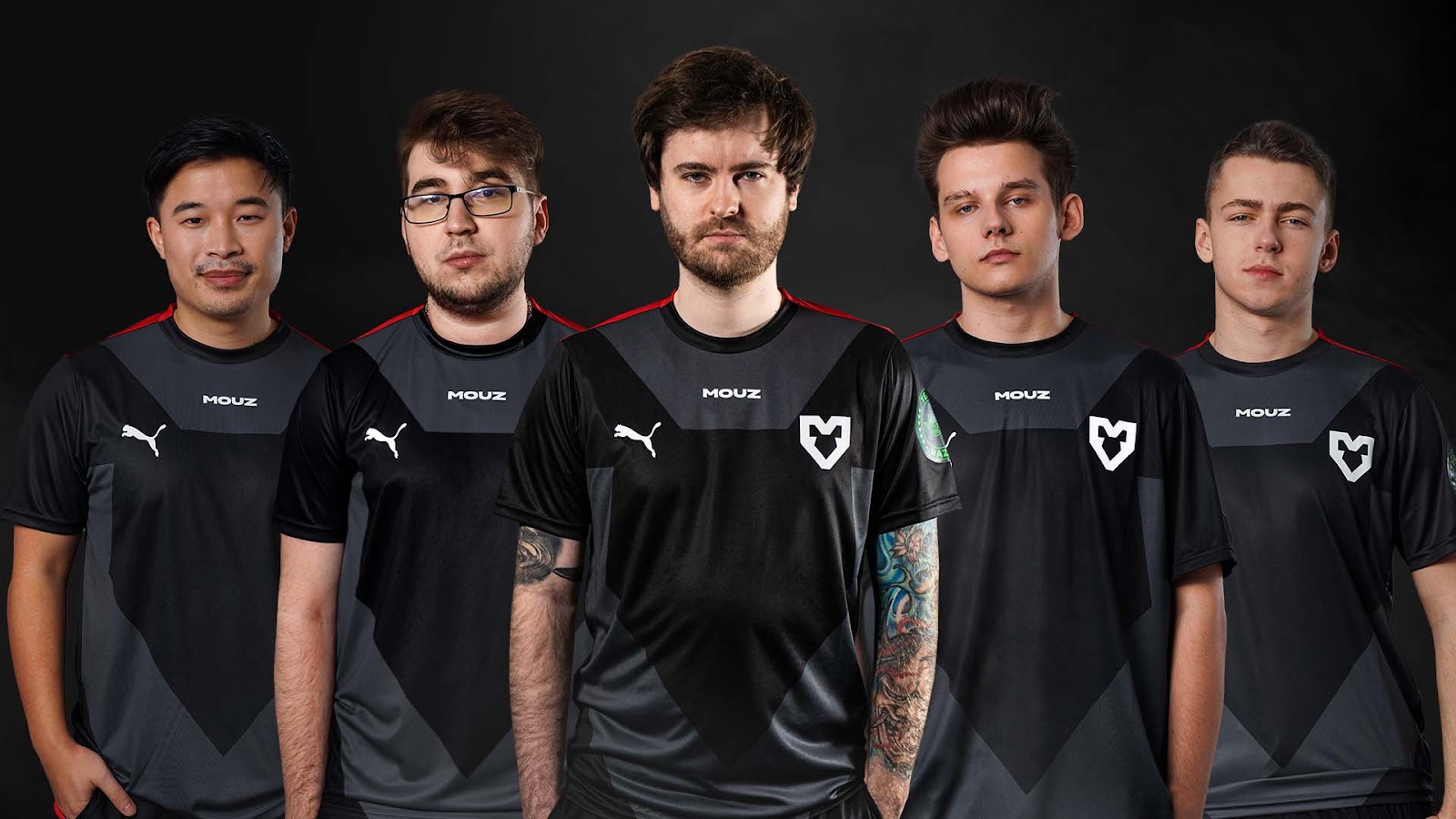 The 2022 roster for Mouse Esports stand together in their team jerseys