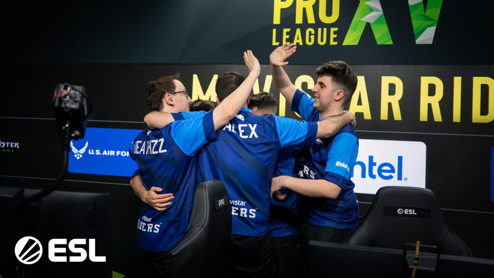 Movistar Riders celebrating after their victory in the ESL Pro League Group C