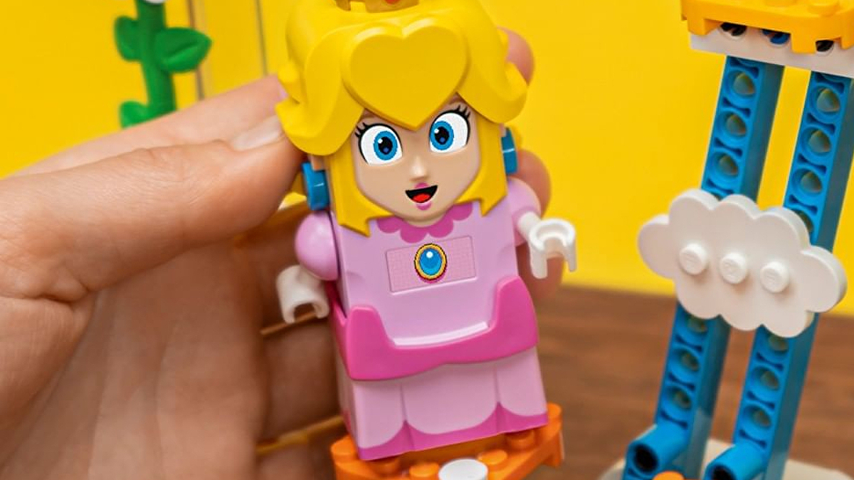 Lego Princess Peach set briefly appears online ahead of tomorrow's Mario Day • Eurogamer.net