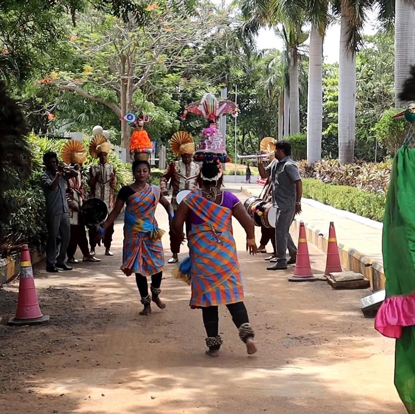 Skyesports Champions Series (SCS) Teams Receive Traditional Welcome As They Land in Chennai