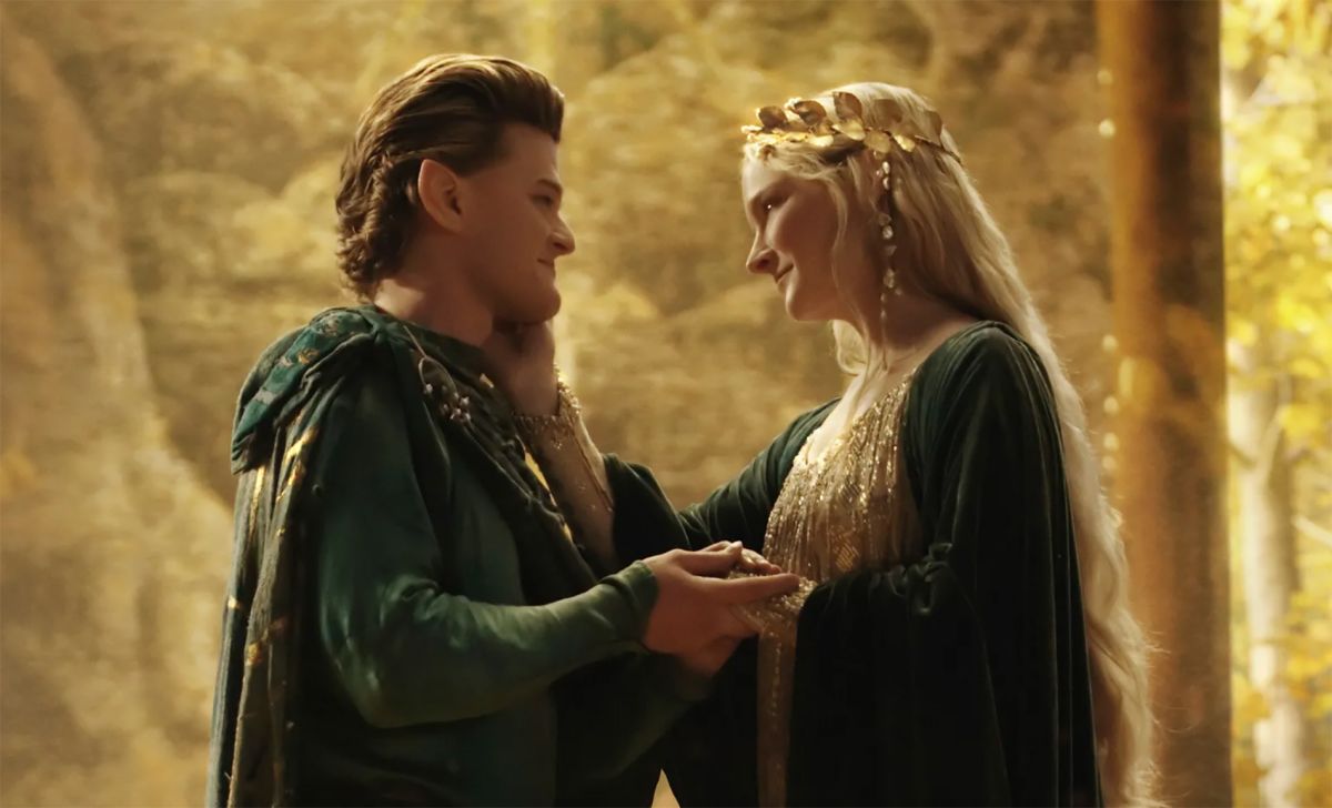 Robert Aramayo (Elrond), Morfydd Clark (Galadriel) standing together