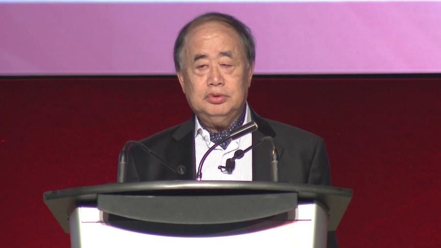 Tsuguhiko Kadokawa delivering a speech