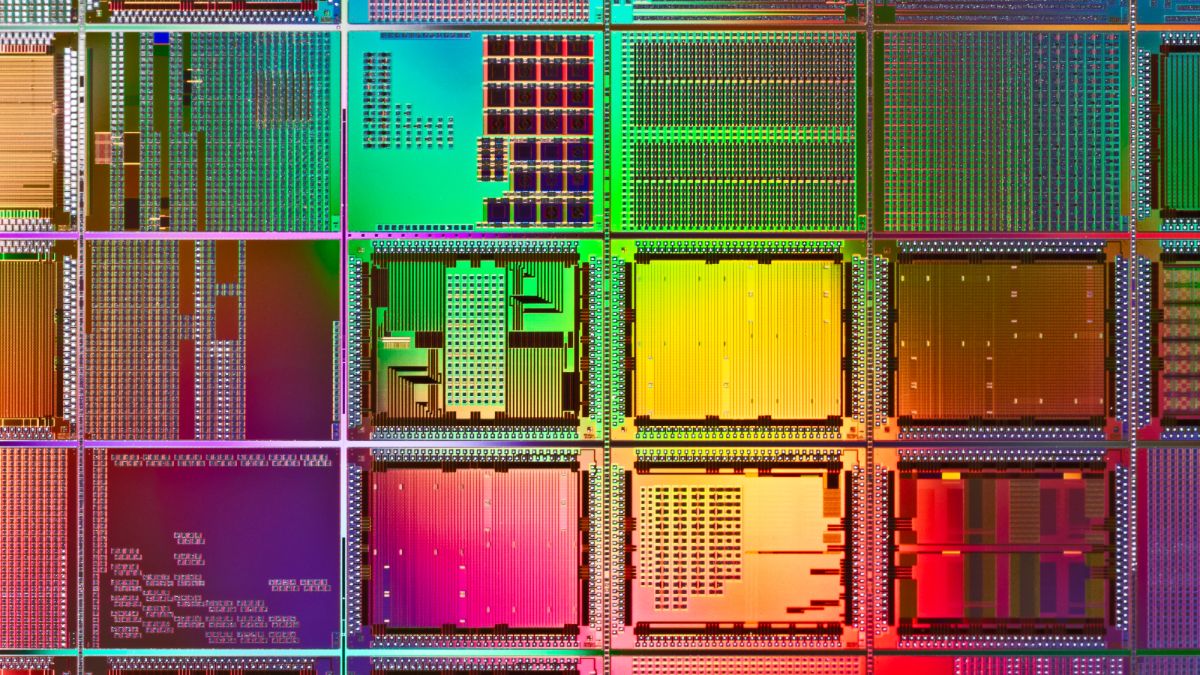 Intel says there will be one trillion transistors on chips by 2030