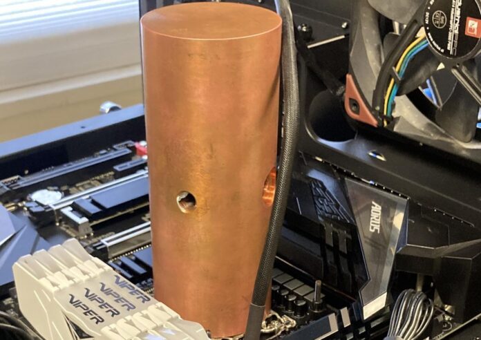 A girthy copper cooling block