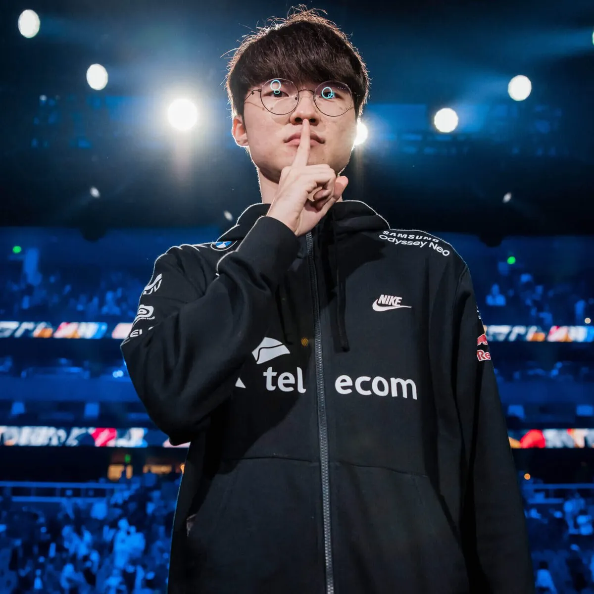 Faker leading T1 in their historic win over JDG at the League of Legends Worlds 2023 Semifinal