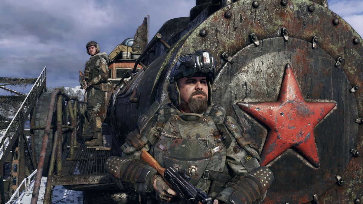 Metro Exodus screenshot - Spartan standing in front of the Aurora train